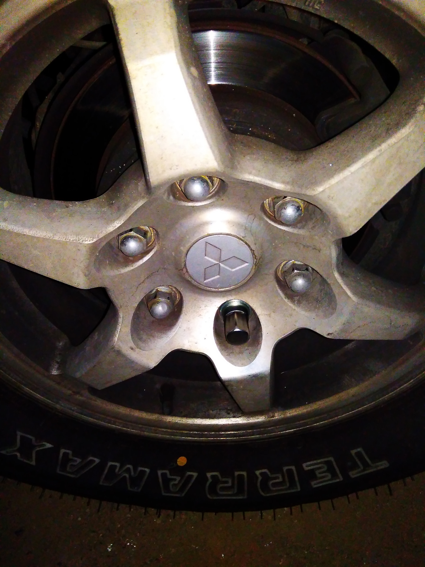 Секретные гайки для дисков — Mitsubishi Pajero (3G), 3,2 л, 2003 года ...