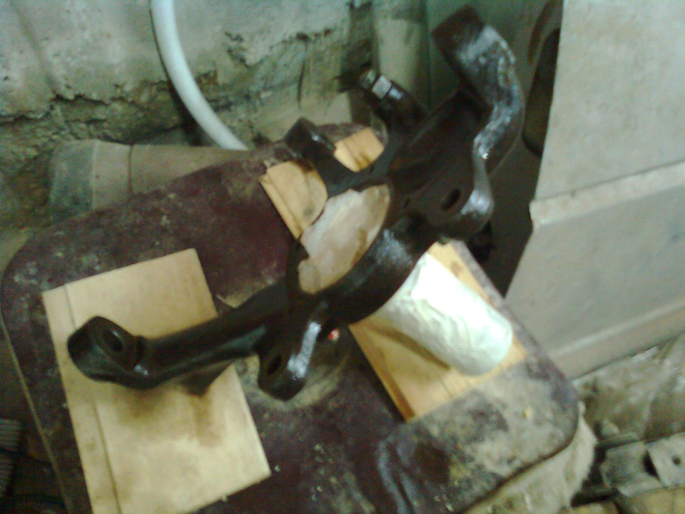 Разбор передней подвески ступиц верхних рычагов — Mitsubishi L200 (2G ...