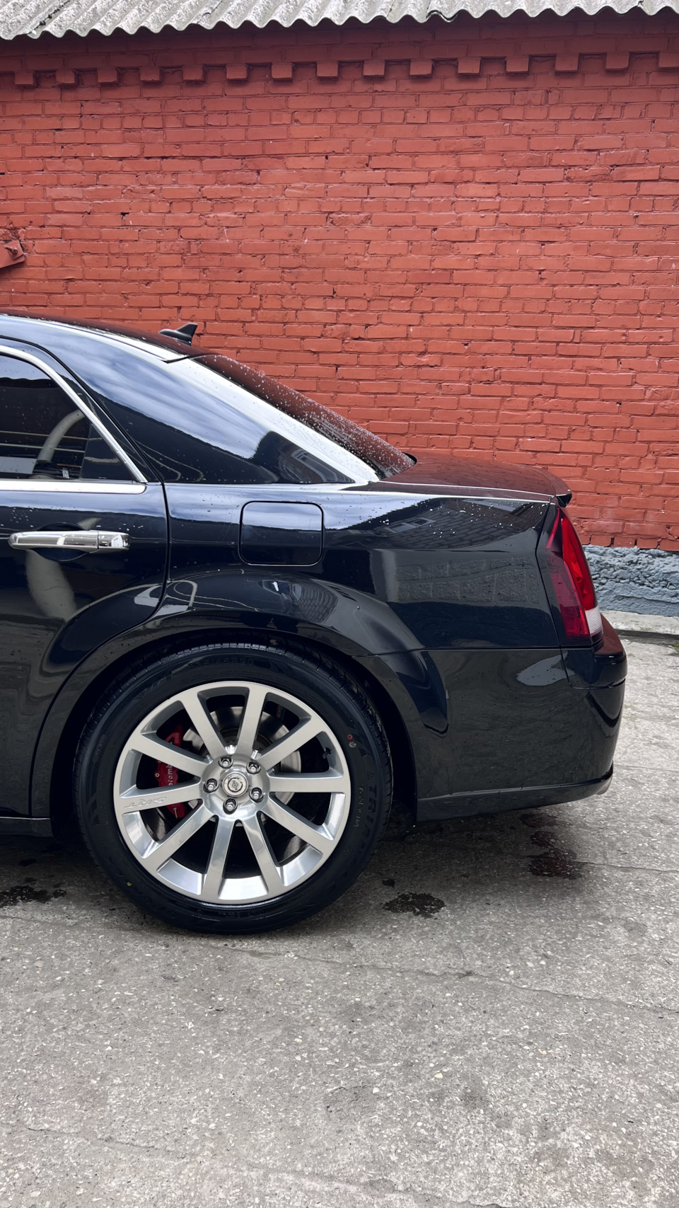 Поставил диски SRT — Chrysler 300 (300C) (1G), 3,5 л, 2004 года | колёсные  диски | DRIVE2