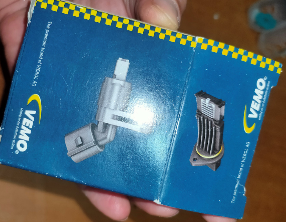 Windshield washer fluid level — Mitsubishi ASX, 1,6 л., 2013 года