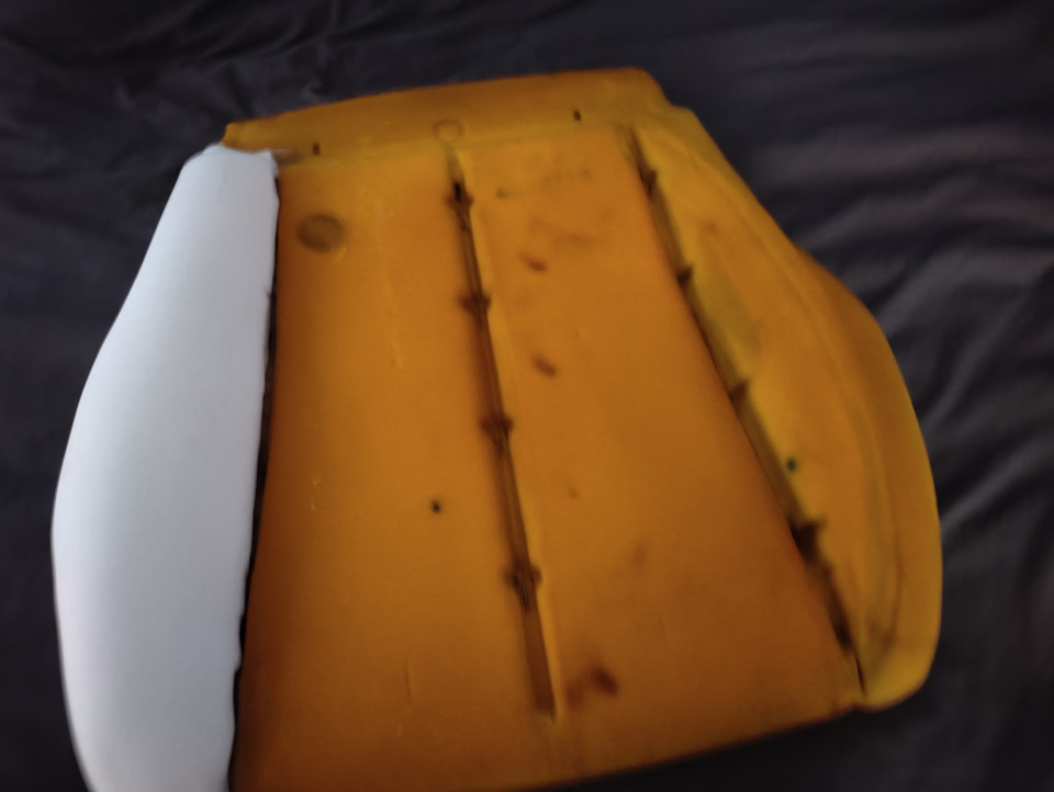 Проклеял боковины спинки — Toyota Chaser (100)