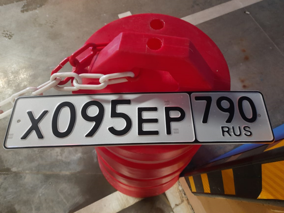 Замена госномера, доводчики капота, рамки номера — KIA Carnival (3G), 2 ...