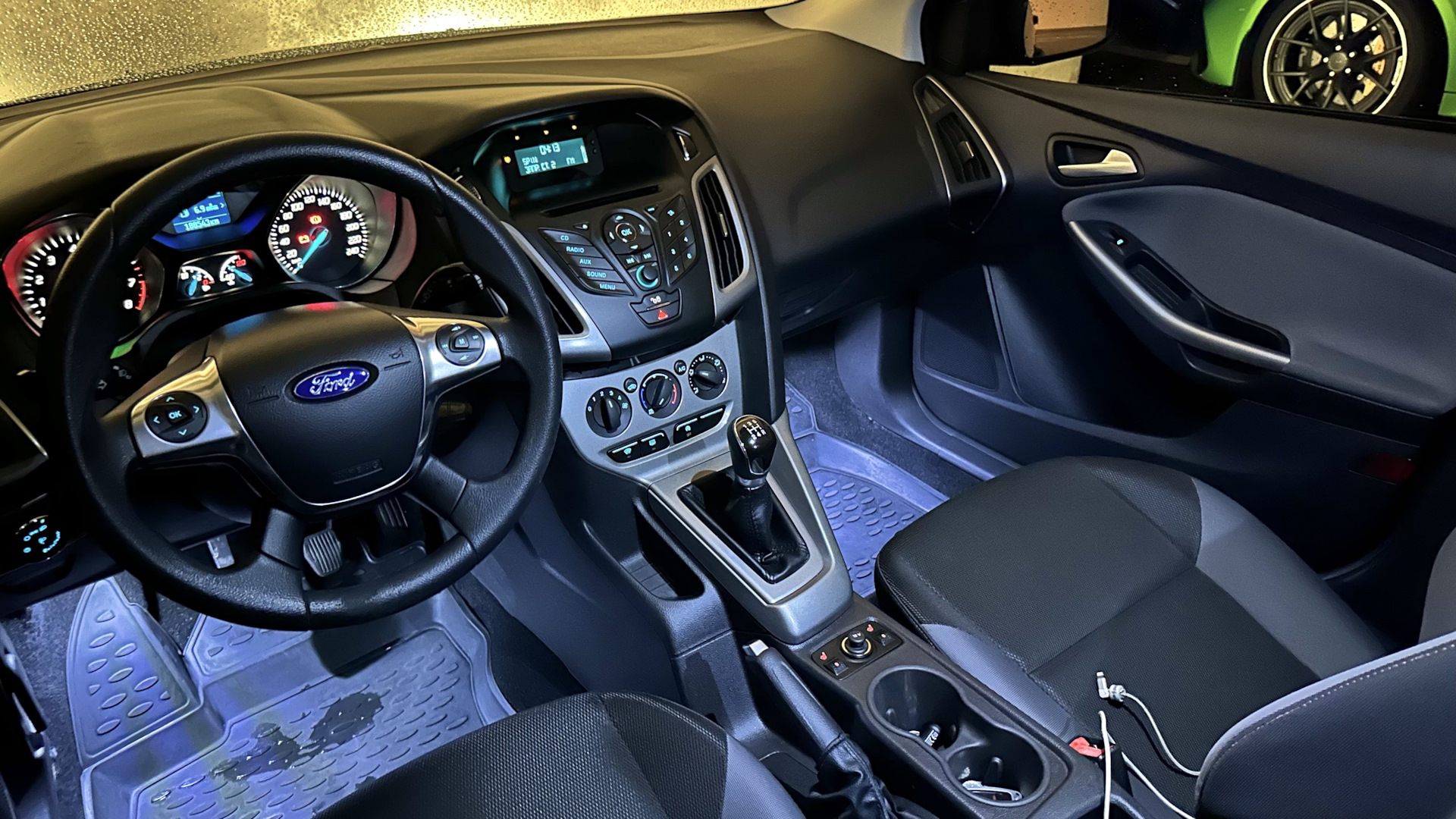 Установка подсветки ног — Ford Focus III Wagon, 1 л, 2013 года ...