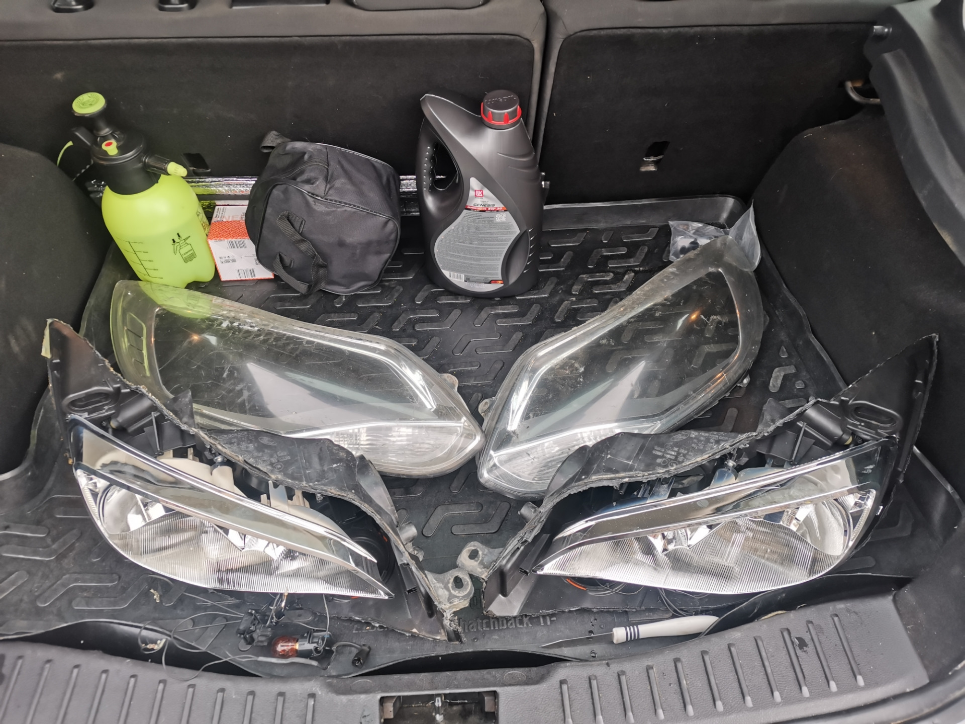 Замена линз в фарах — Ford Focus III Hatchback, 1,6 л, 2012 года ...