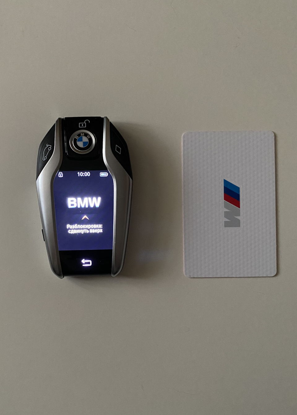 Bmw display key. Интерактивный ключ BMW display. Интерактивный ключ БМВ. Ключ БМВ g22 2020 года.