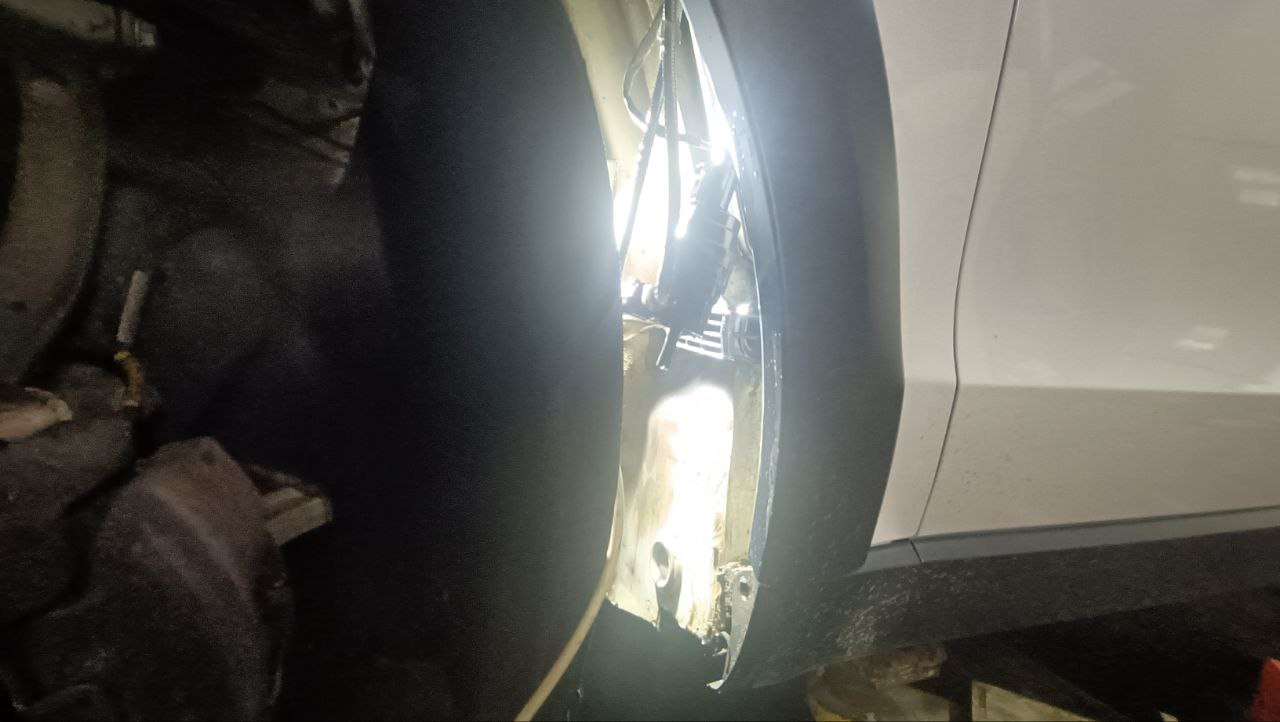 Замена шланга омывателя лобового стекла Audi Q5 — Audi Q5 (1G), 2 л ...