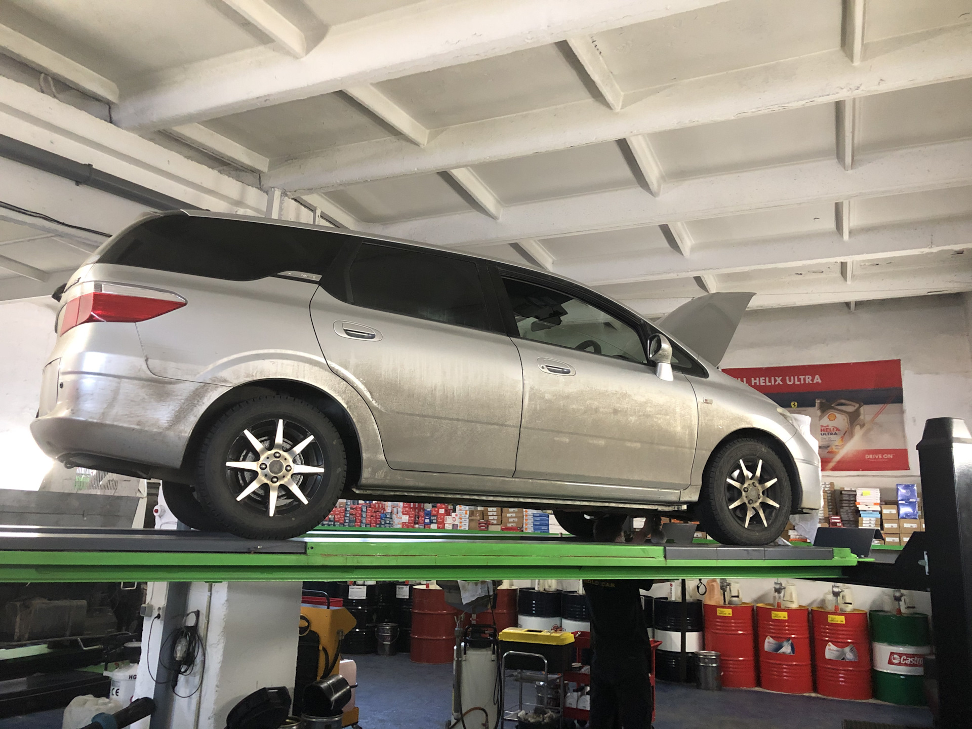 Масло в вариатор хонда аирвейв. Honda Airwave 2009. Хонда аирвейв 2005 масло в вариатор. Honda Airwave двигатель.