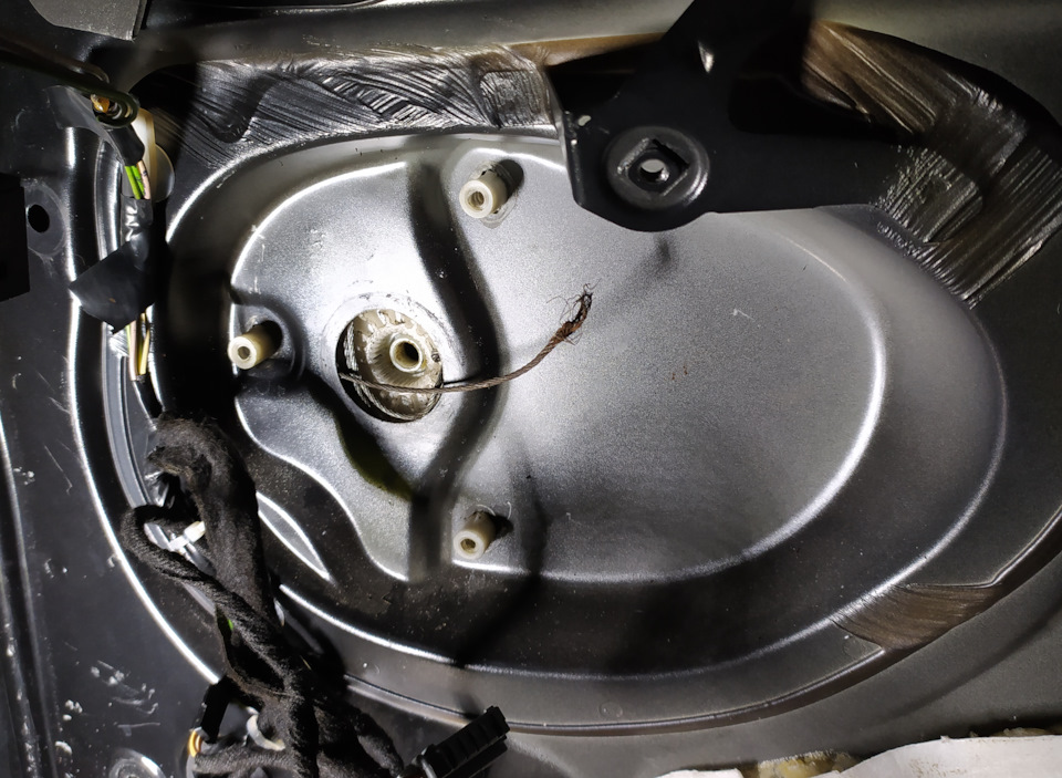 Ремонт заднего правого стеклоподъемника — Peugeot 407, 1,6 л, 2006 года ...