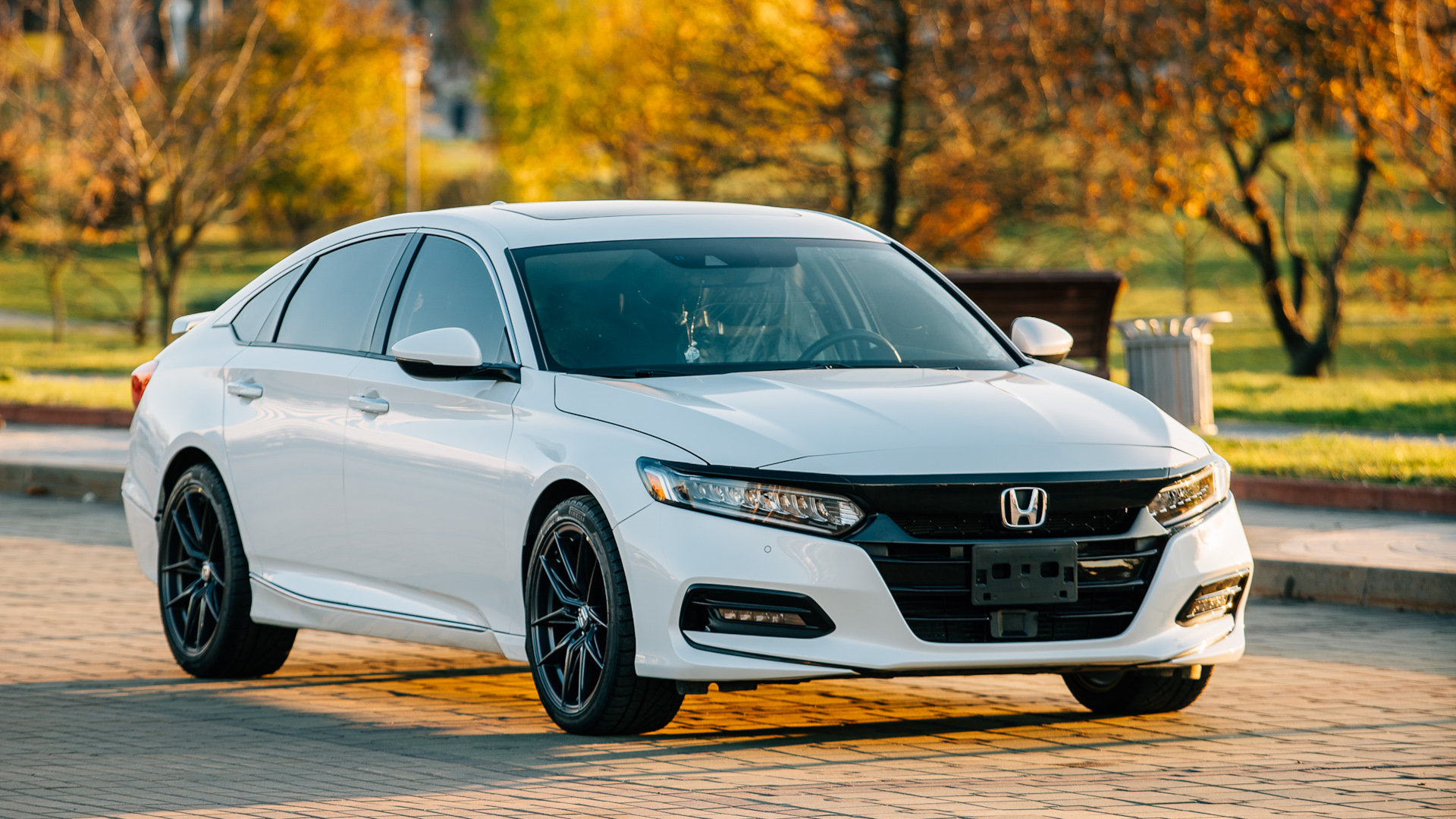 Honda accord 10 поколения. Хонда Аккорд 10.