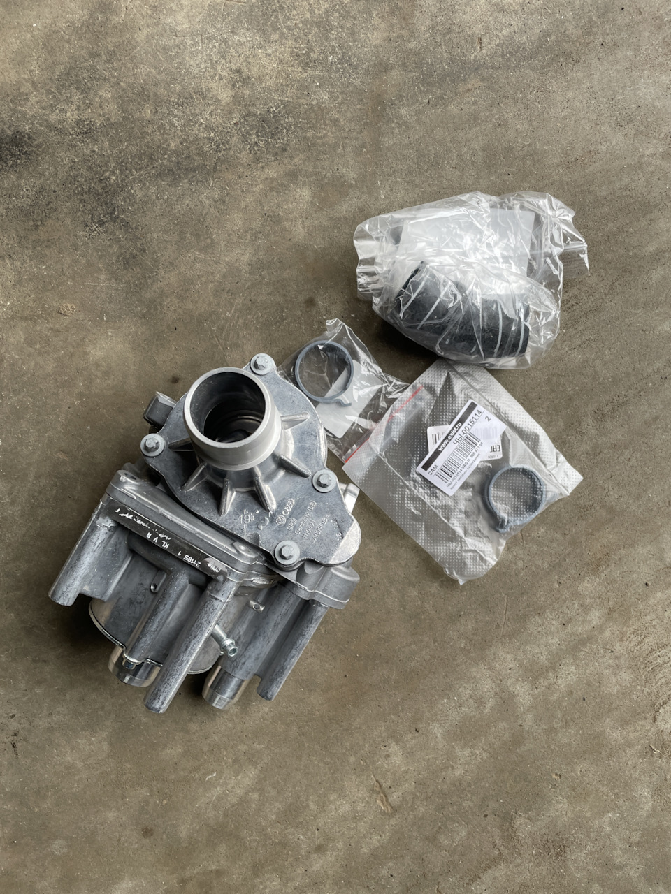 Обнаружена течь помпы ч.2 — Volkswagen Touareg (2G), 4,1 л, 2013 года ...