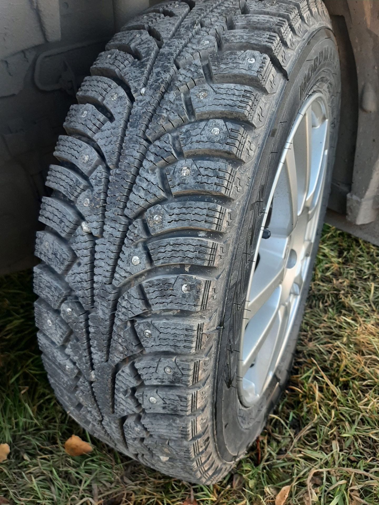 Автошина Nokian (Ikon Tyres) Tyres Nordman 5 185/65 R15 92T шип ...