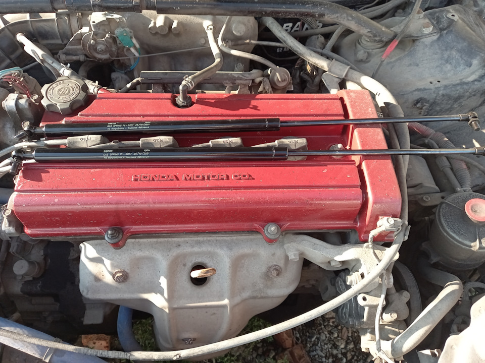Установка газлифтов на капотину — Honda Domani (MA), 1,8 л, 1993 года ...