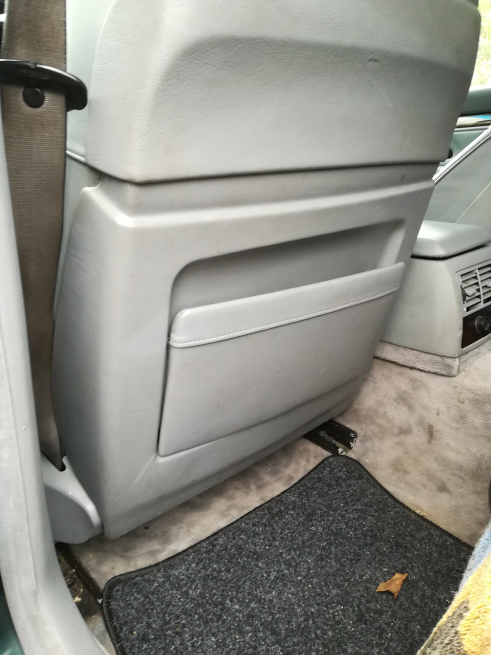 Как разобрать спинку сиденья./Ремонт кармана — BMW 7 series (E38), 2,5 ...