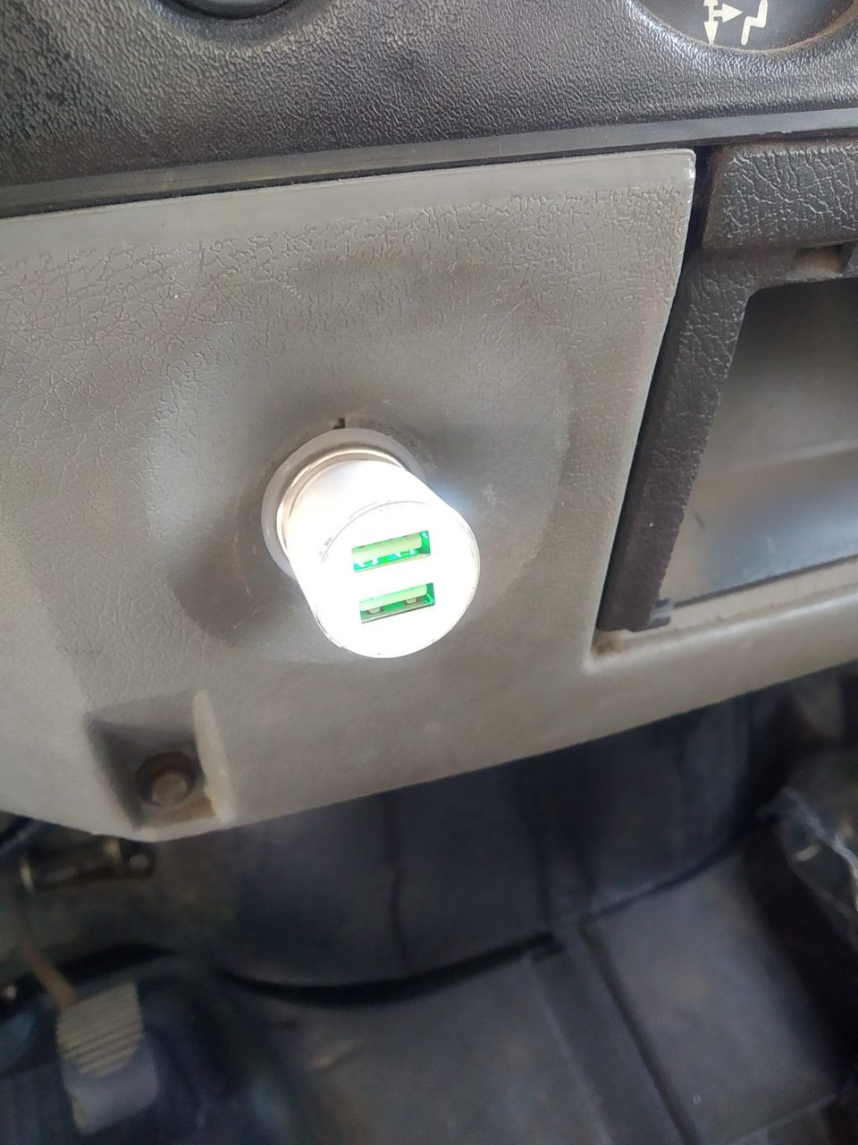 Прикуриватель от Camry — ГАЗ Газель, 2,4 л, 2007 года | стайлинг | DRIVE2