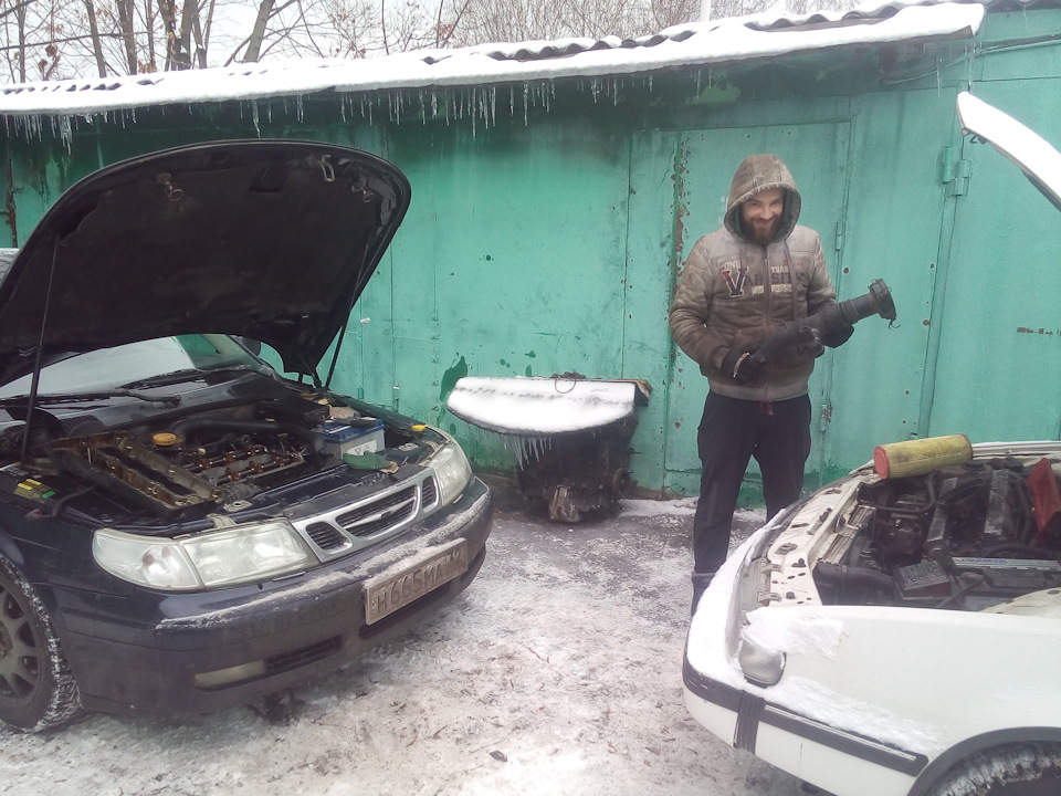 Замена прокладки клапанной крышки и установка успокоителя цепи. — Saab ...