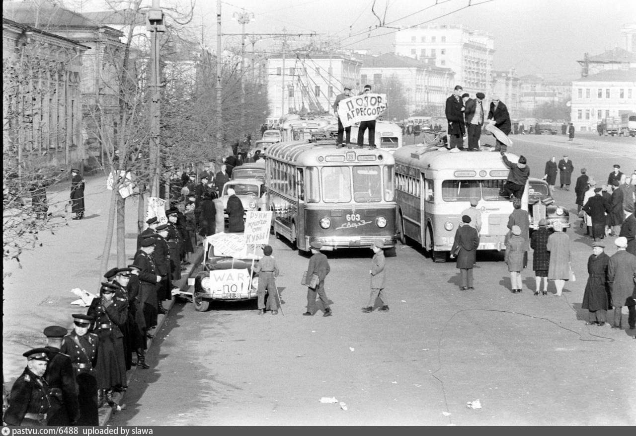 Транспорт старой москвы. Москва 1962 год. Москва в прошлом. Старый транспорт Москвы. Ретро Москва.