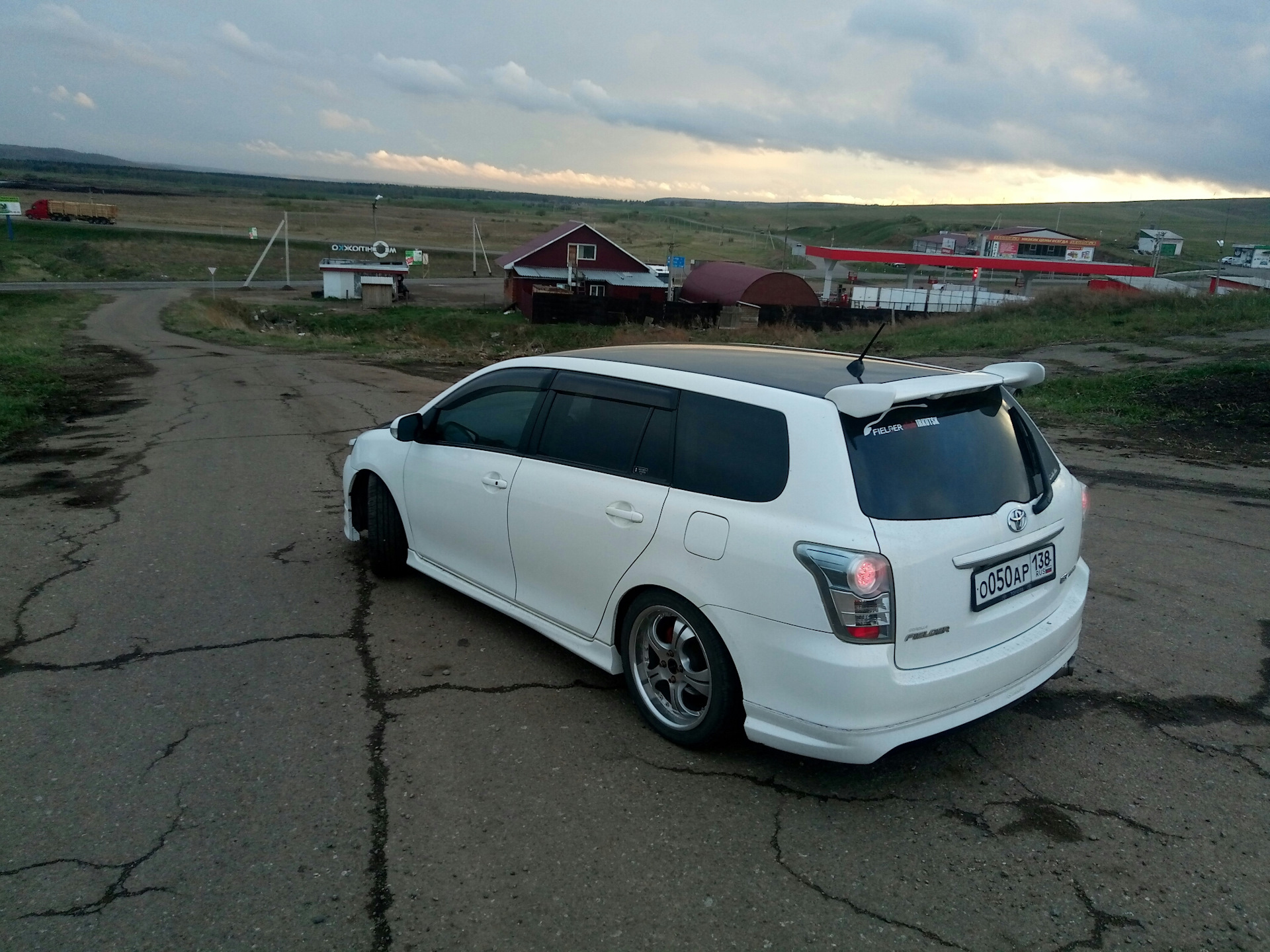 Toyota Corolla Fielder 2013 stance