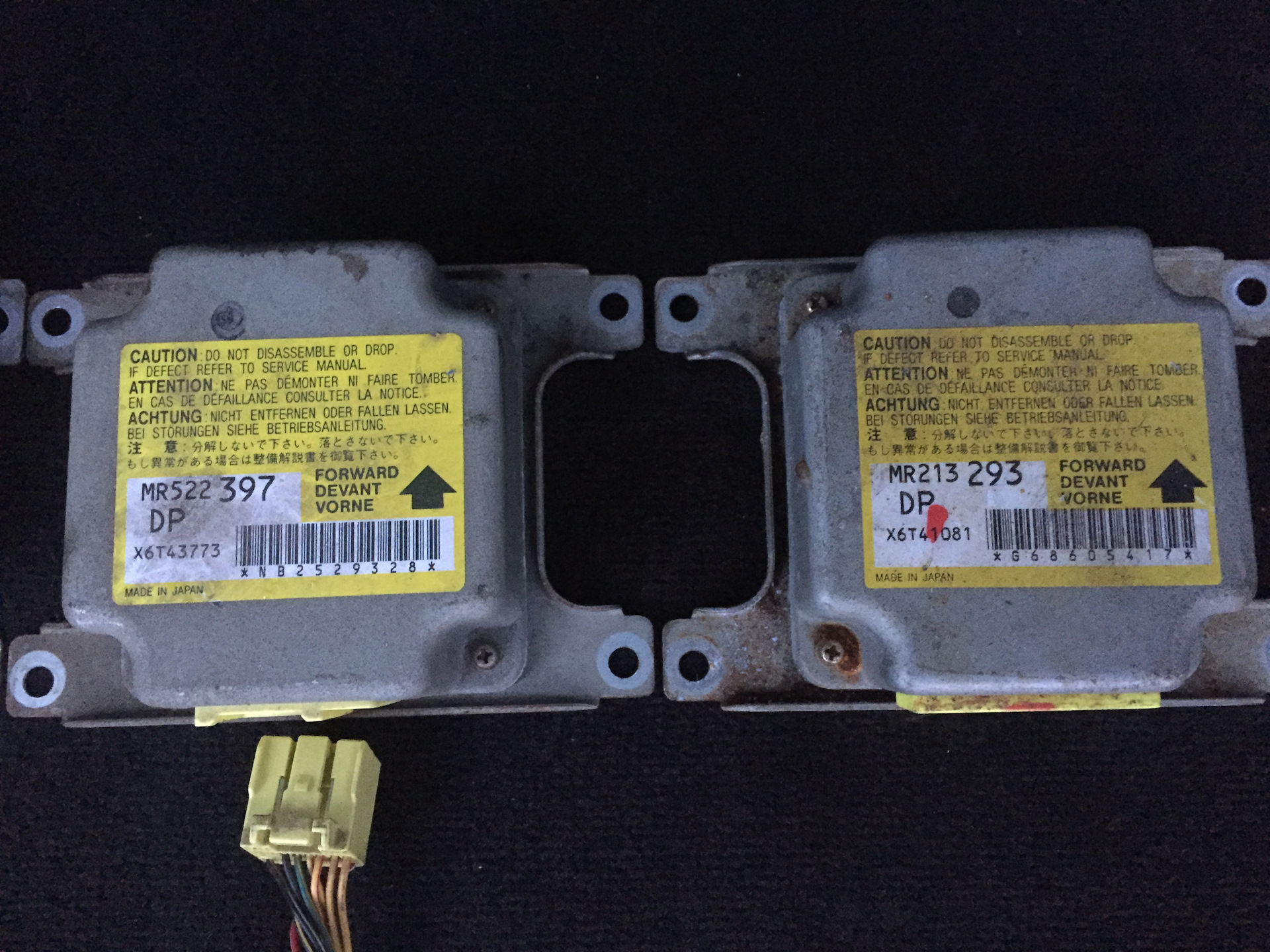 Srs mitsubishi. Блок SRS Mitsubishi Galant 8. Мицубиси Галант 7 блок SRS. Блок SRS Galant 9. Блок SRS Mitsubishi Grandis