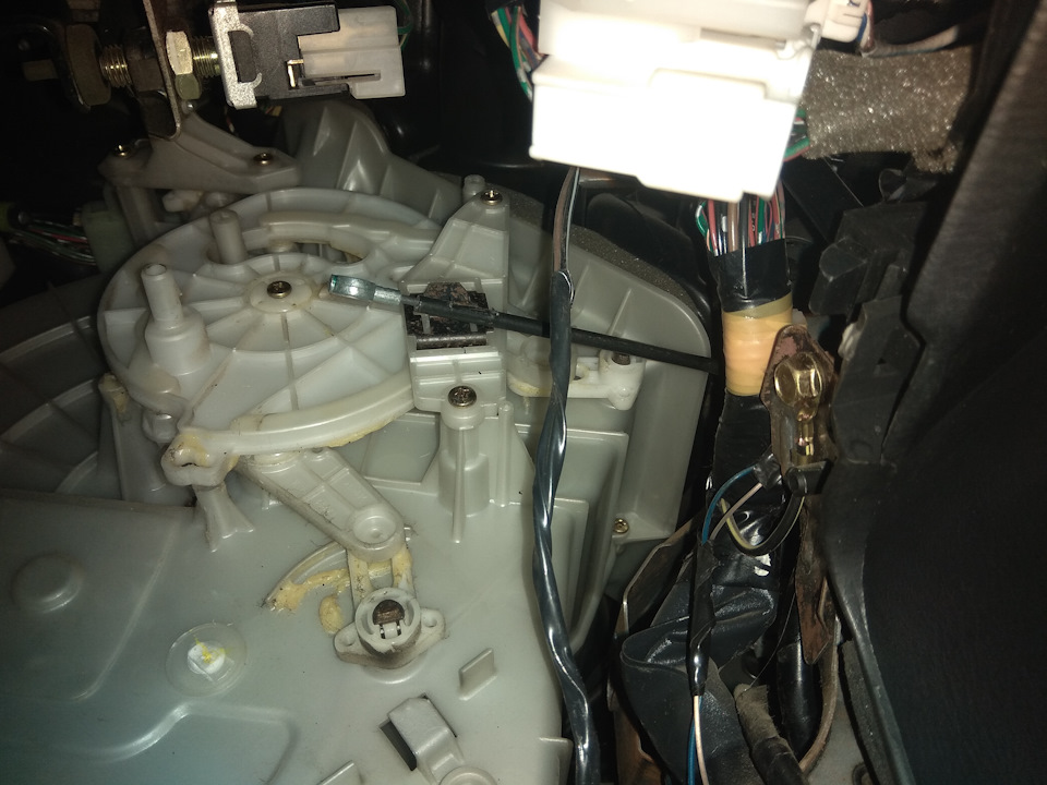 Перестала гореть лампа в блоке управления отопителем — Mazda 323 V, 1,5 ...