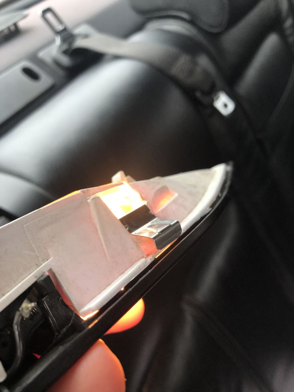 Крепление салонного плафона — BMW 5 series (E39), 2,5 л, 2001 года ...