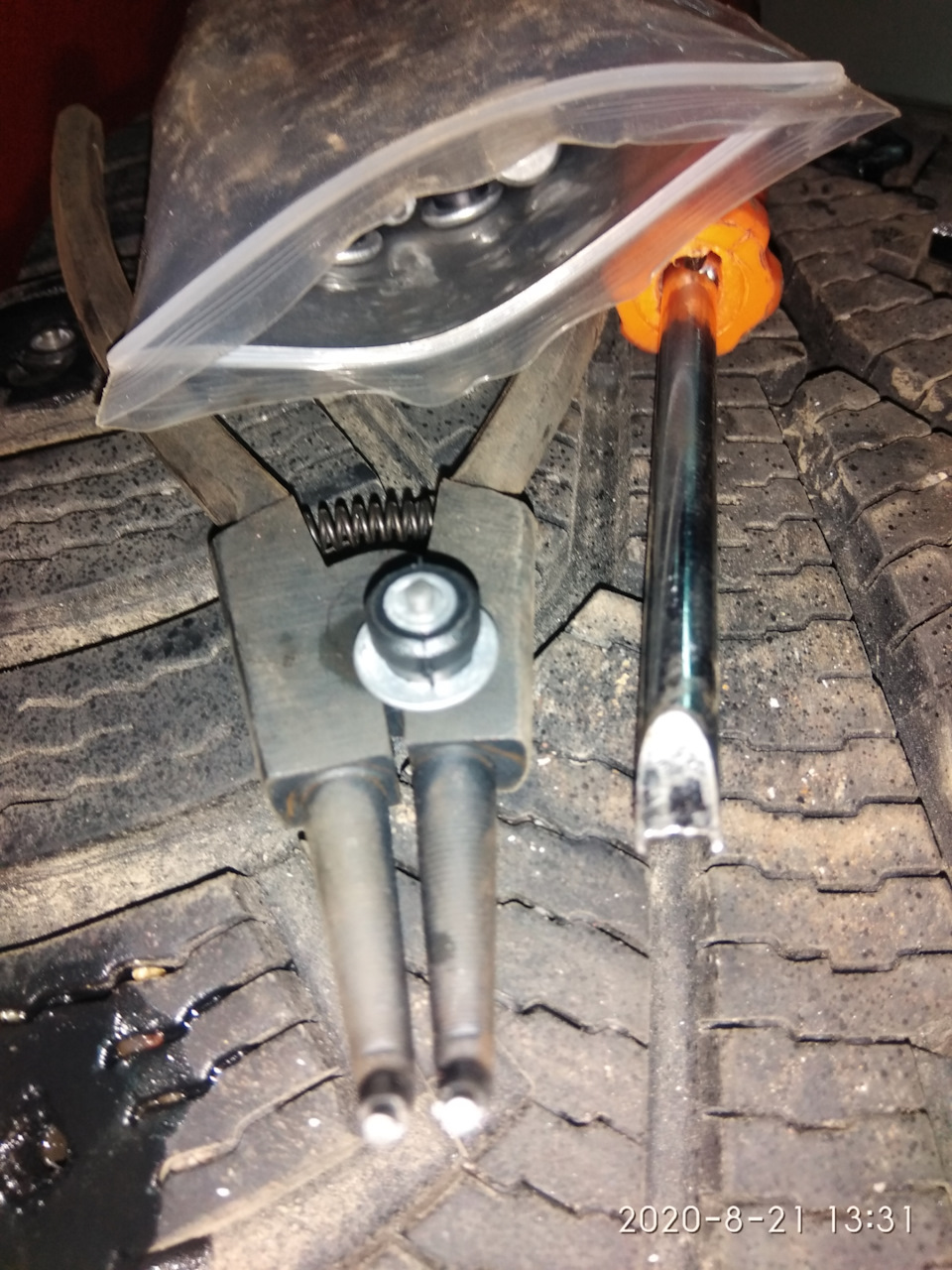 Готовь сани летом, или шиповка резины ремонтными шипами. — Dodge ...