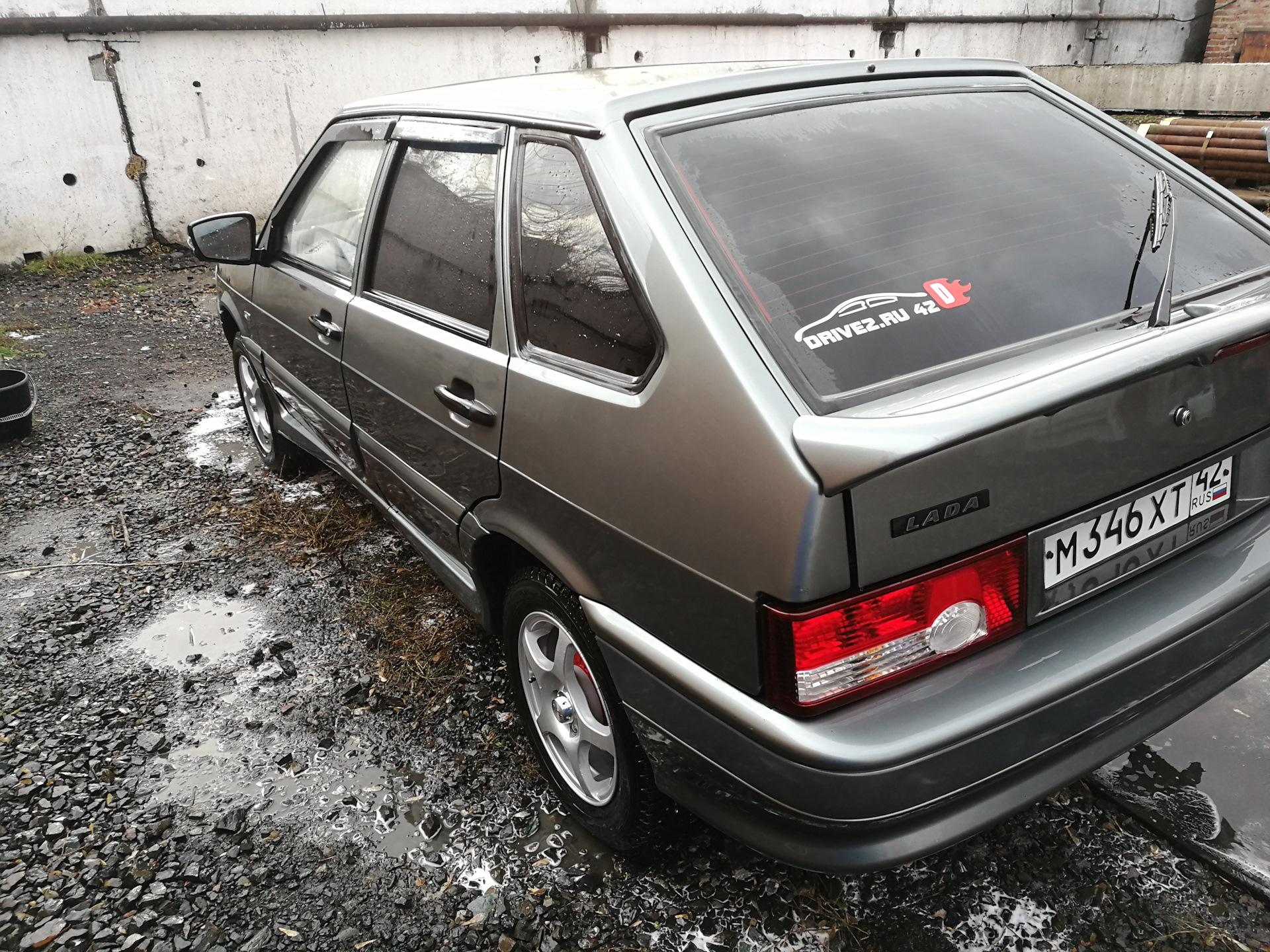 Средний серо зеленый. Ваз 2110 средний серо-зеленый металлик. Ваз 2115 серо-зеленый. Лада 2114 серо-зеленый металлик. Средний серо зеленый.