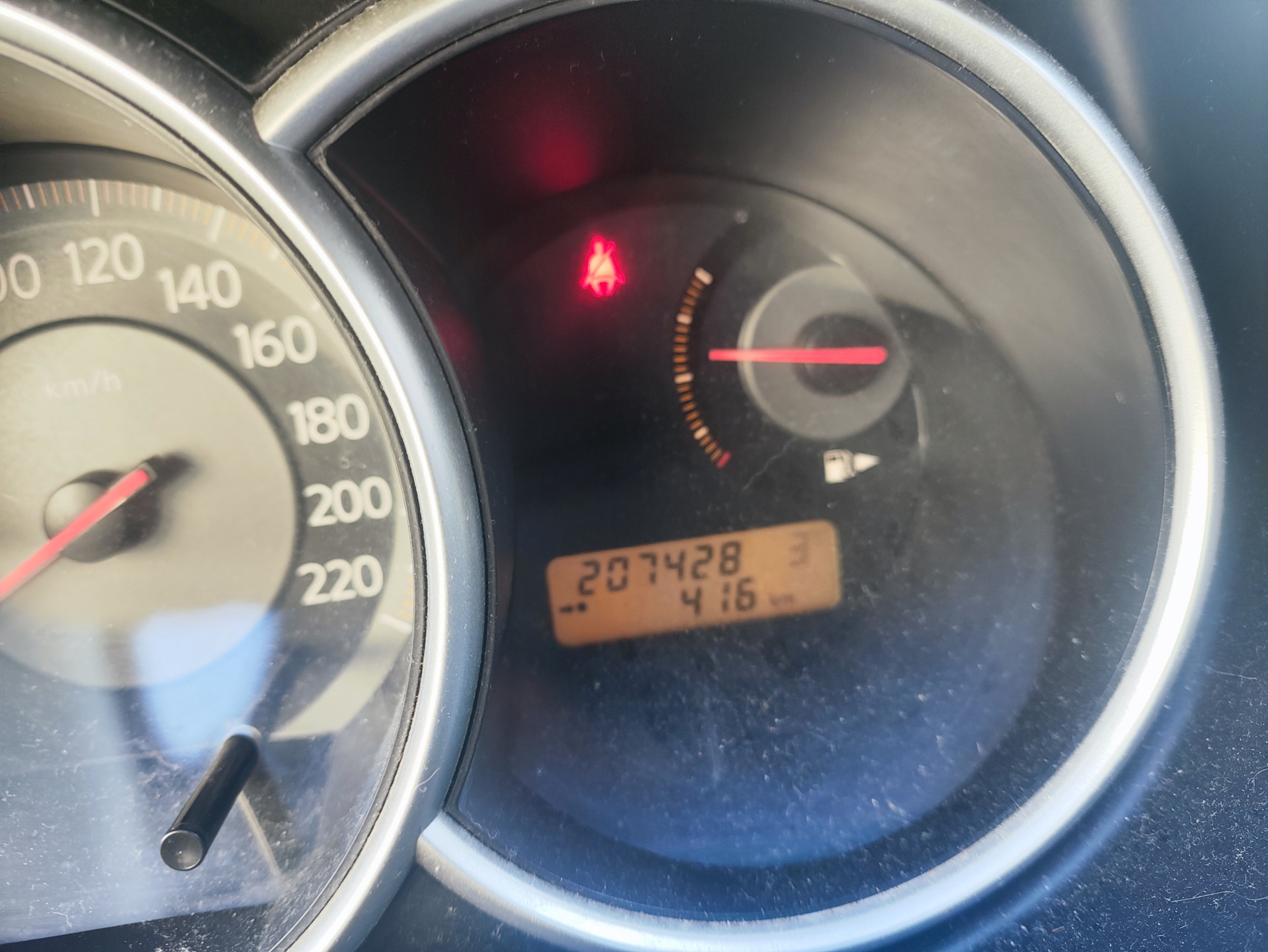 Задние тормоза и стойки стабилизатора — Nissan Tiida (1G), 1,6 л, 2008 ...