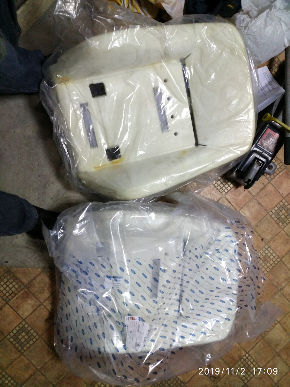 Частичная замена поролона в сиденьях — Ford Mondeo IV, 2 л, 2011 года ...