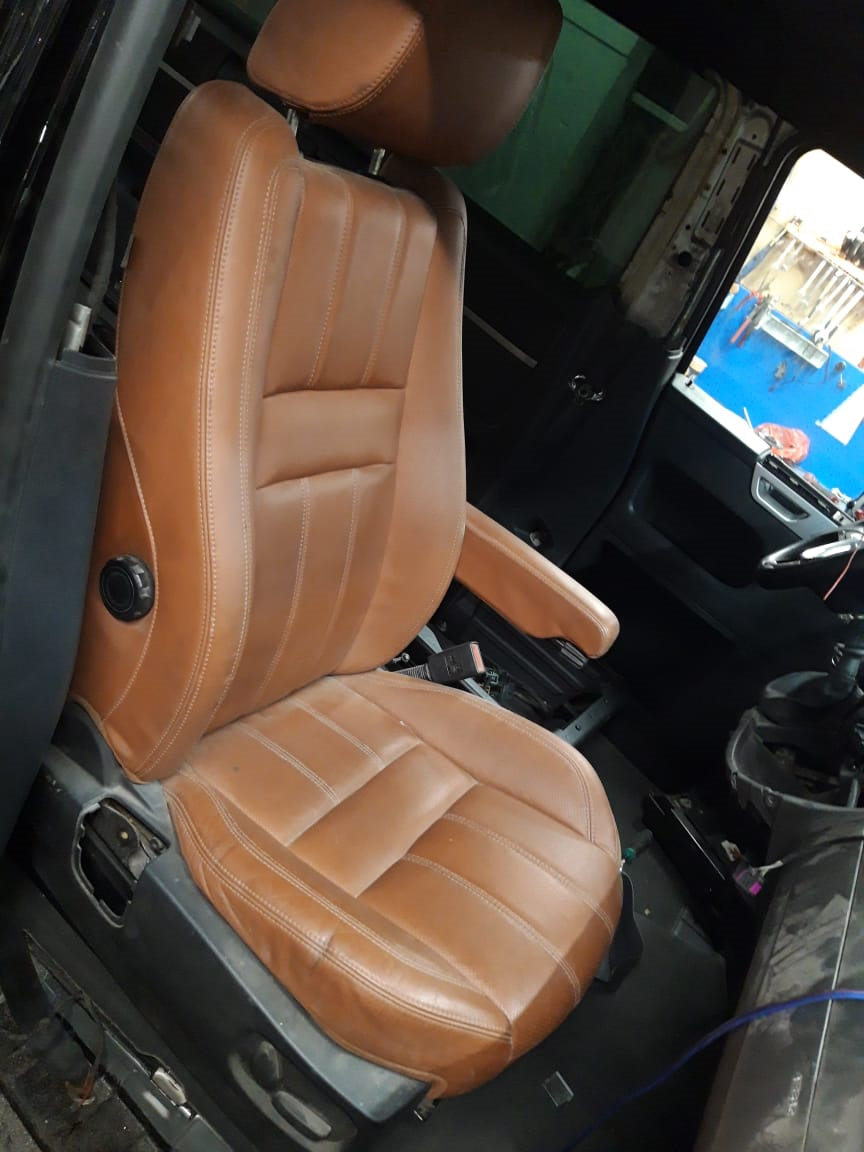 Сиденье range rover. Сиденья Рендж Ровер. Передние сидения range Rover p38. Переднее сиденье range Rover 405. Рендж Ровер 2003 сиденье.