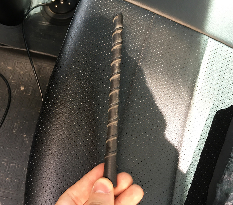 Где находится антенна на киа рио 3