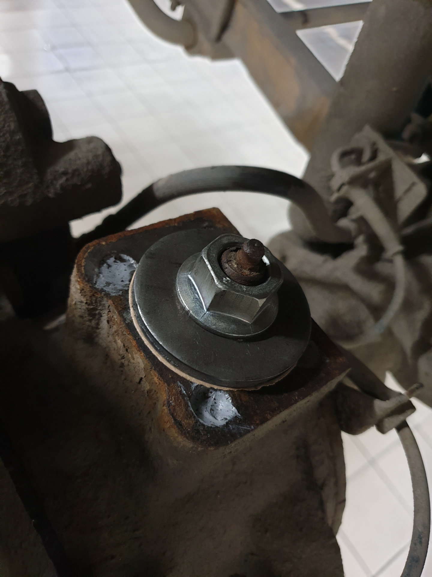 Снятие рычага поворотного кулака — УАЗ Patriot, 2,2 л, 2015 года ...