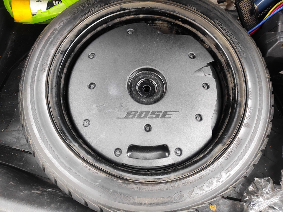 Bose 28170. Сабвуфер Bose Nissan. Активный сабвуфер Bose. Разъем для сабвуфера Bose Nissan. Сабвуфер Bose в запаску подключение.