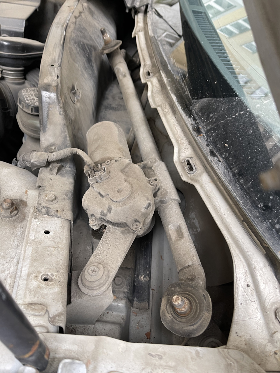 Замена тяг трапеции дворников — Nissan Teana (J31), 2,3 л, 2006 года ...