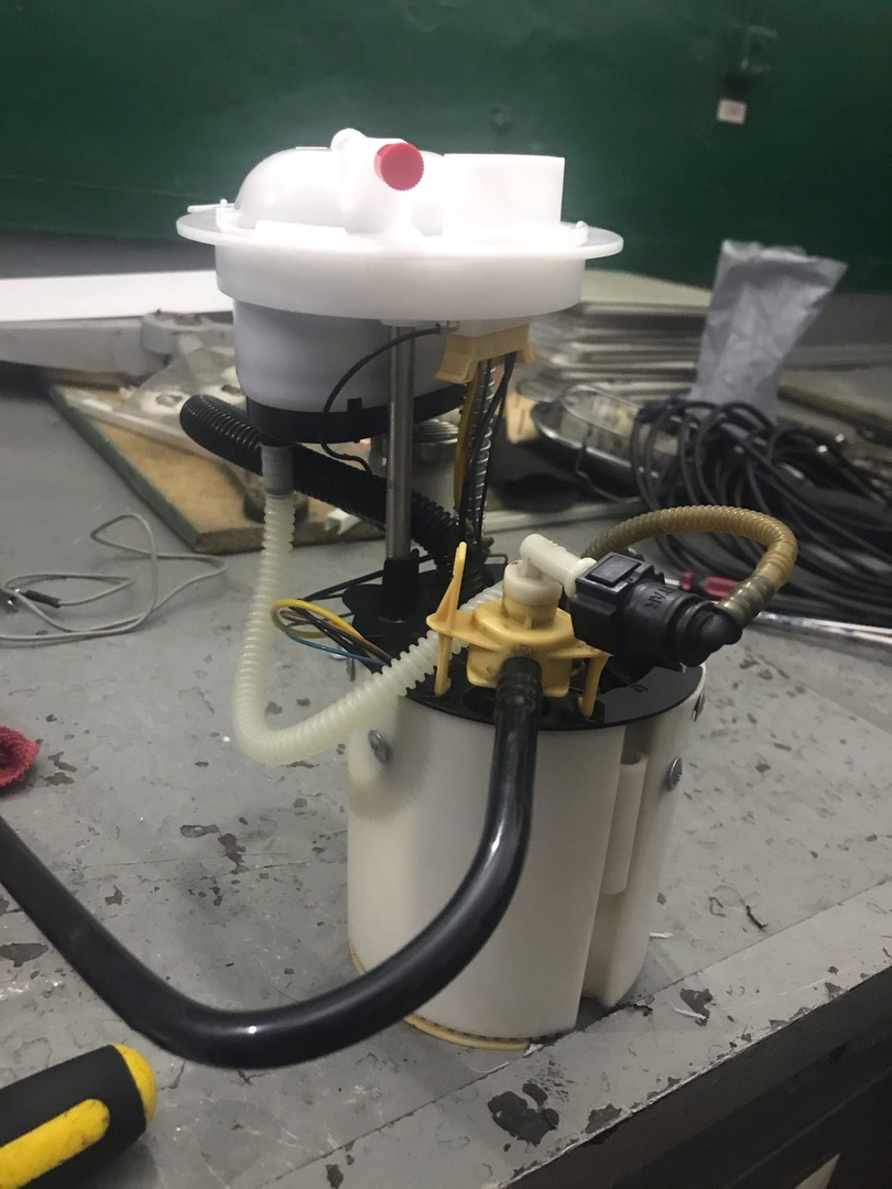 25. Замена топливных фильтров грубой и тонкой очистки. — Volkswagen ...