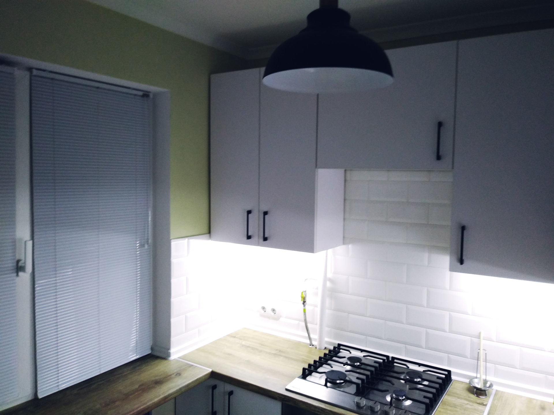 кухня без вытяжки над плитой фото дизайн