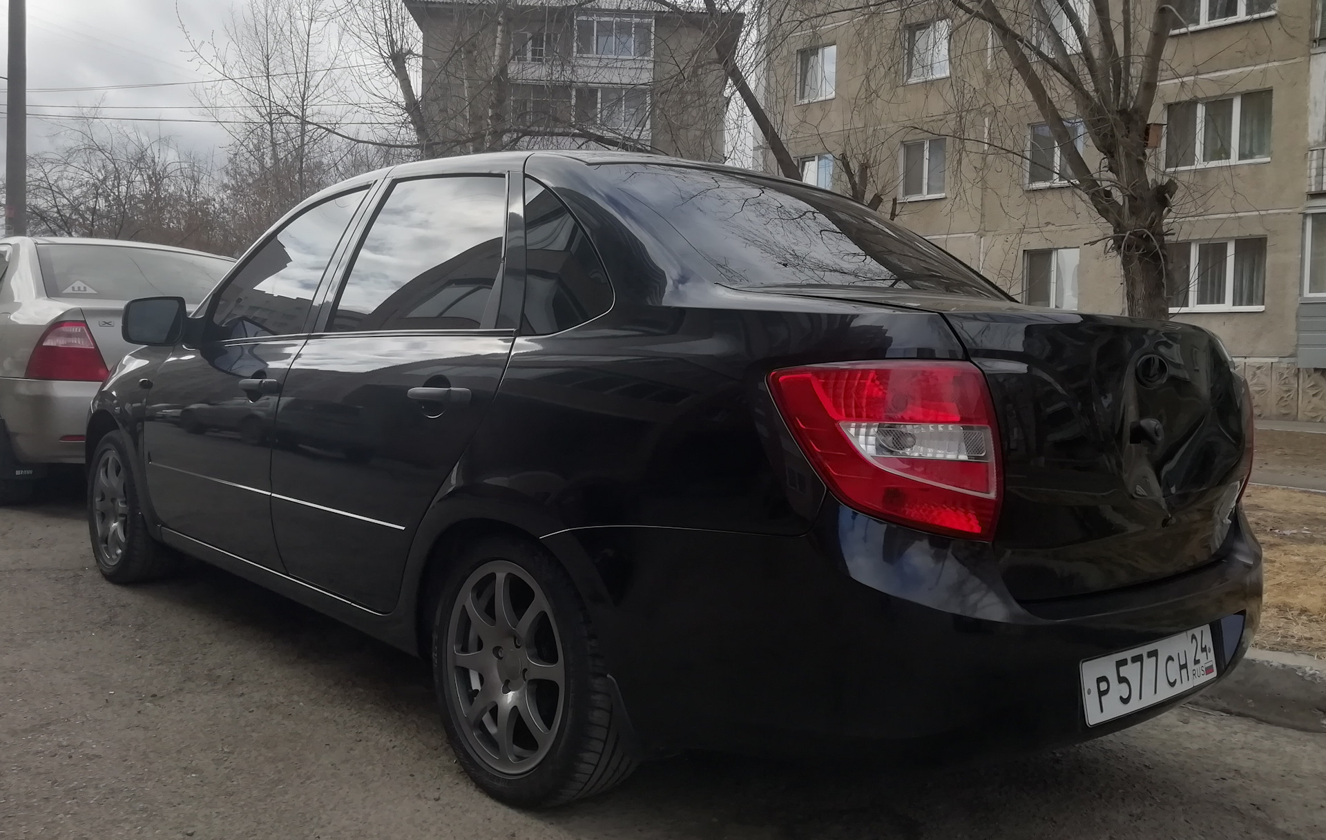 "Подбили" на парковке. Есть вопрос по окрашенным деталям — Lada Гранта ...