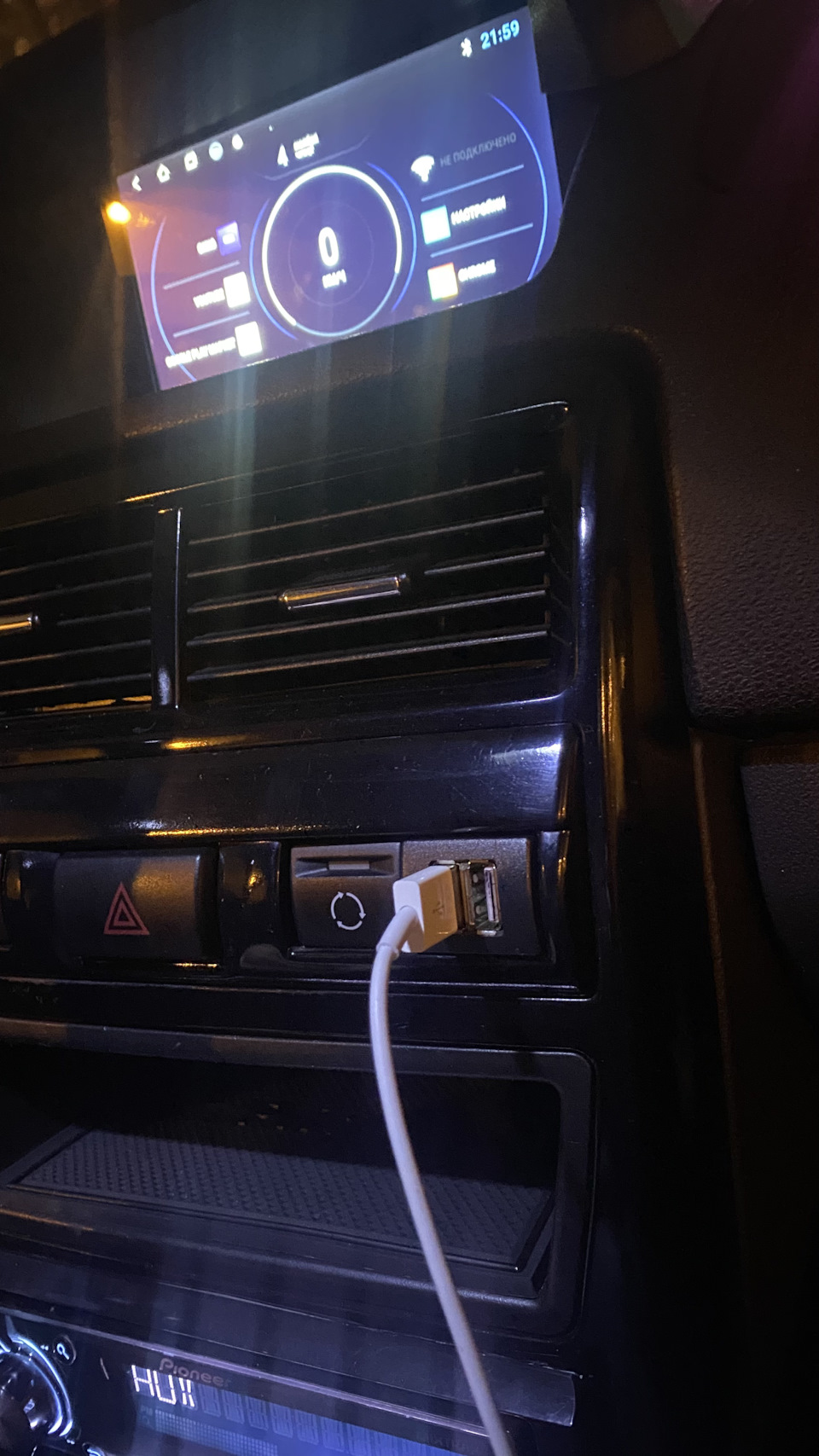 USB зарядка вместо заглушки — Lada Приора седан, 1,6 л, 2014 года ...