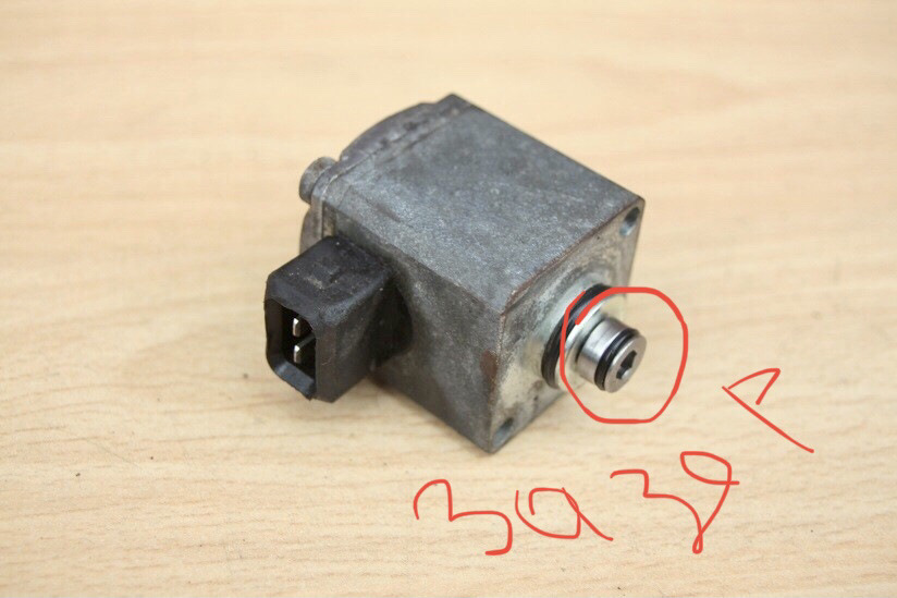 Сервотроник е39. Клапан сервотроника BMW e39. Клапан сервотроника Ауди а6. Датчик сервотроника е70. Датчик сервотроника е39.