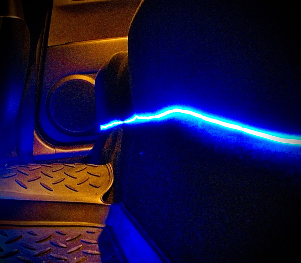 Подсветка мазда сх5. Неоновая подсветка Мазда cx7. Мазда СХ 7 подсветка ног. Подсветка ног Mazda Demio 2008. Cx7 подсветка салона.