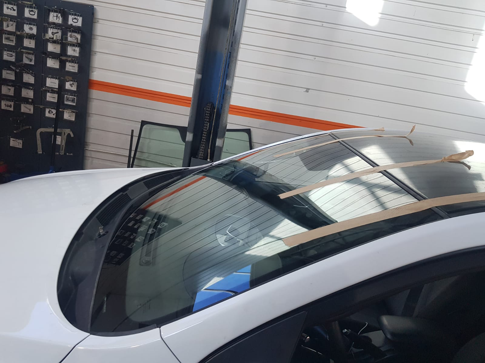 Замена лобового стекла взамен оригинального. — KIA Ceed (1G), 1,6 л ...