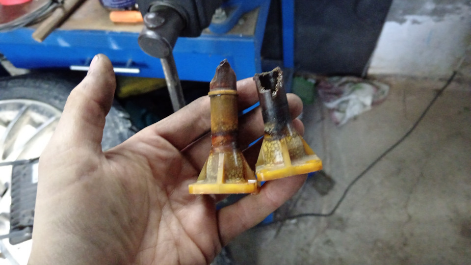Второй уже на опыте вылез быстрее😀 — Nissan Sunny (N16)
