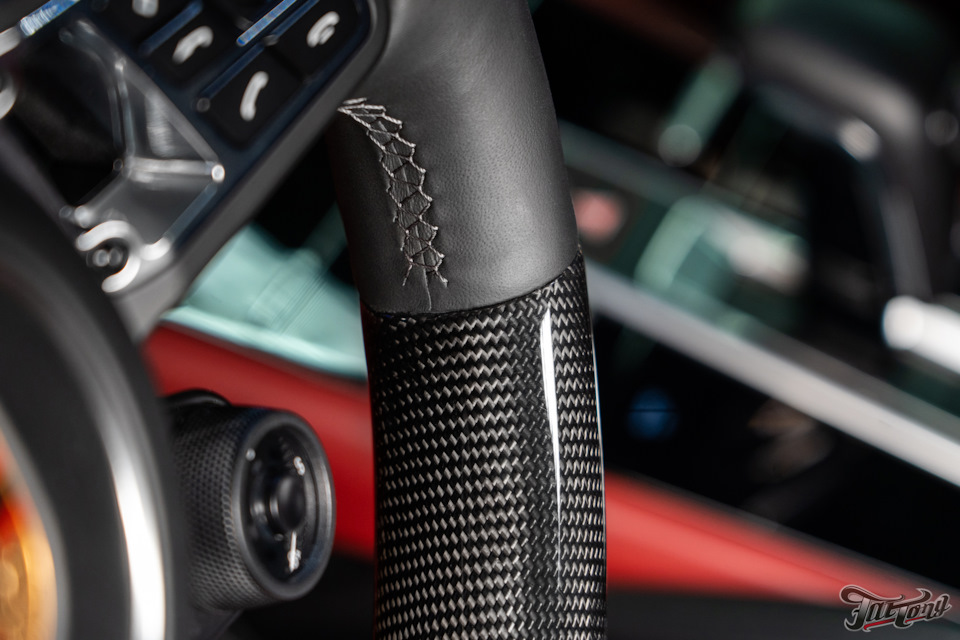 Перешив и ламинация карбоном руля + ремонт кожи на Porsche Cayenne ...