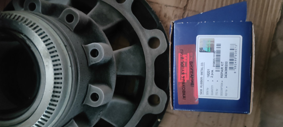 Замена задней правой ступицы по середине на полуприцепе — Volvo fh, 9,9 ...