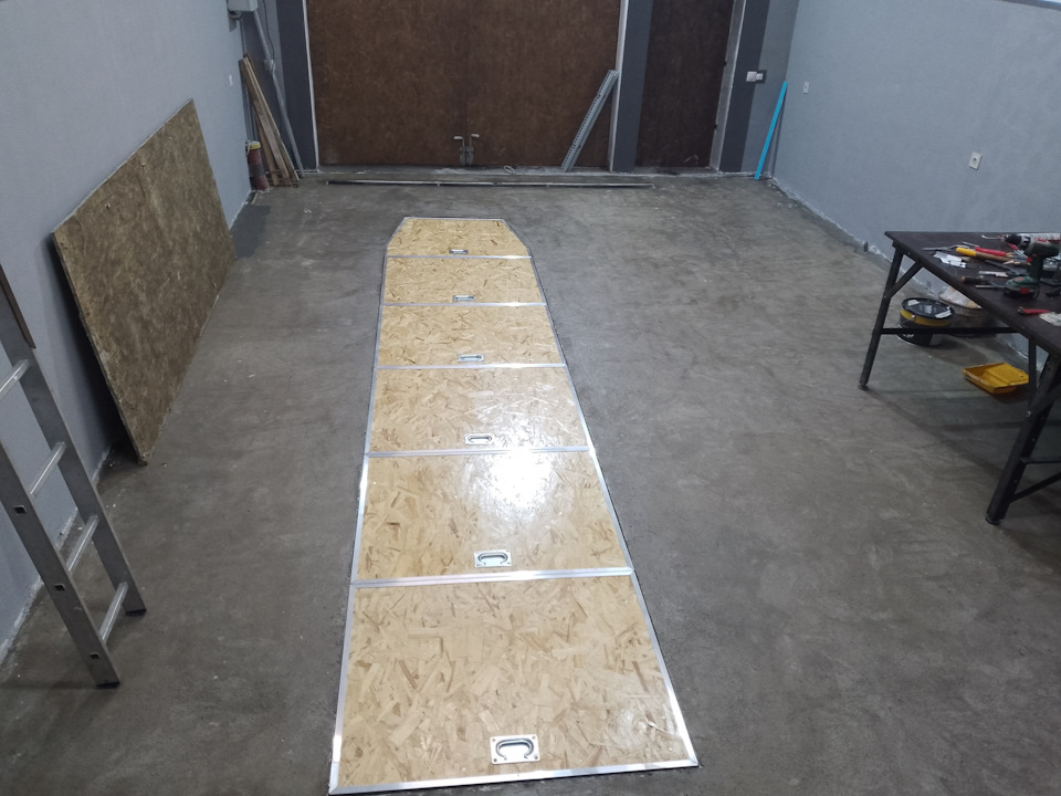 Весной следующего года, покрашу их в цвет пола, той же п/у краской. Возможно серым цветом как и стены. И… можно загонять Бегемота на реновацию! — Ford Transit (3G)