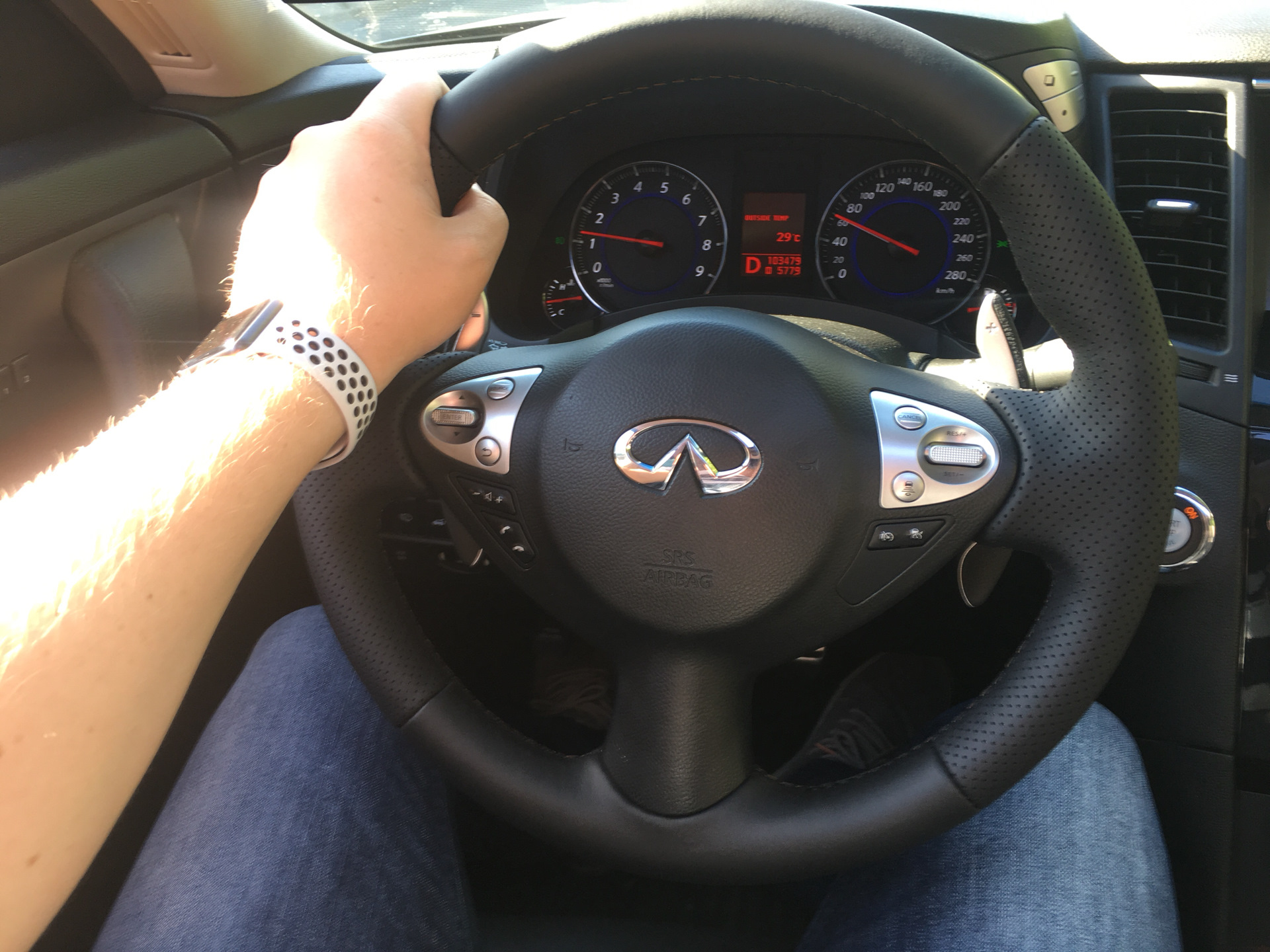 Руль Infiniti fx37