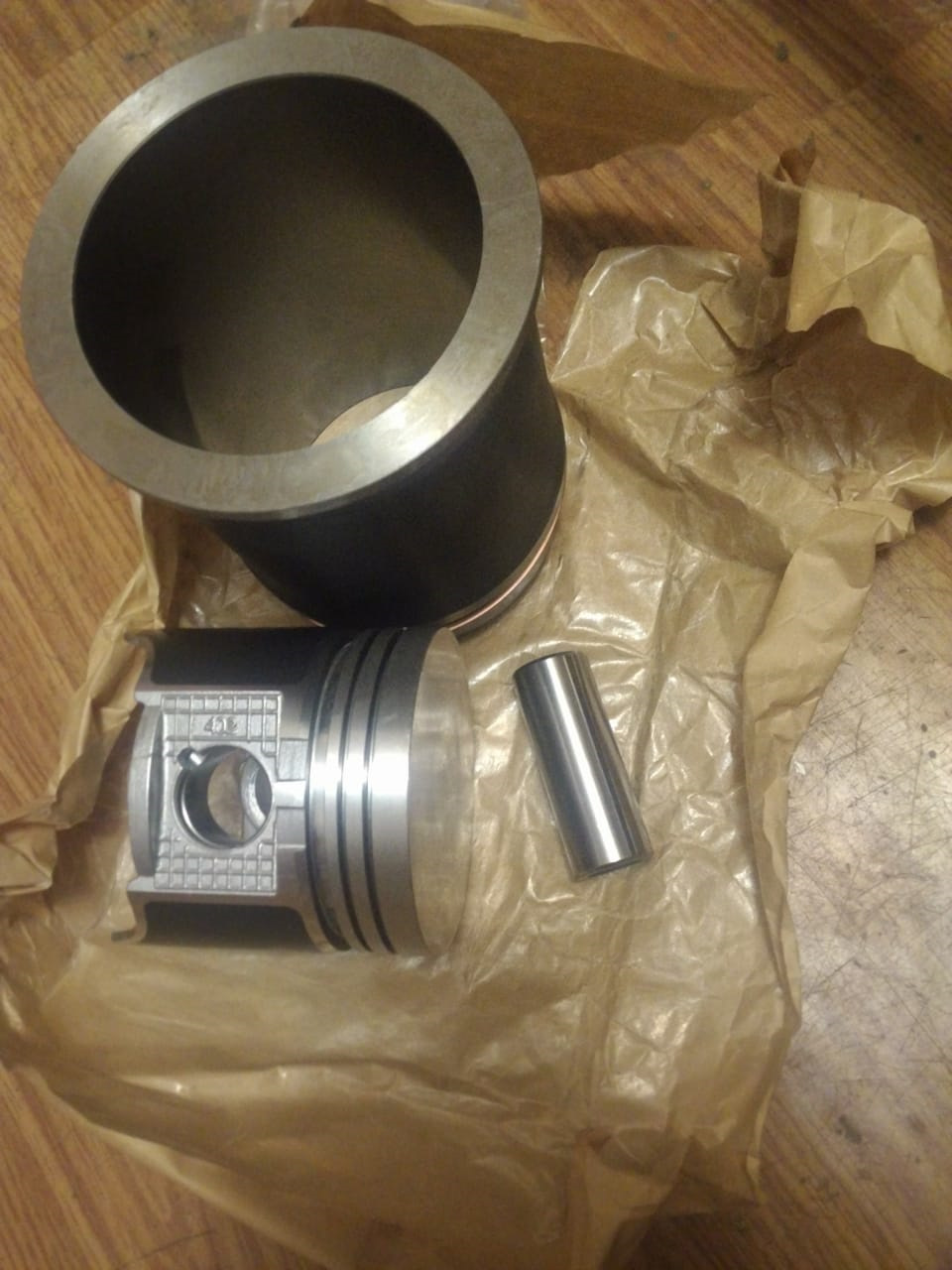 Поршни 523. Поршень змз 523. Поршни 523. Гильза поршень кольца дв 402. 523.