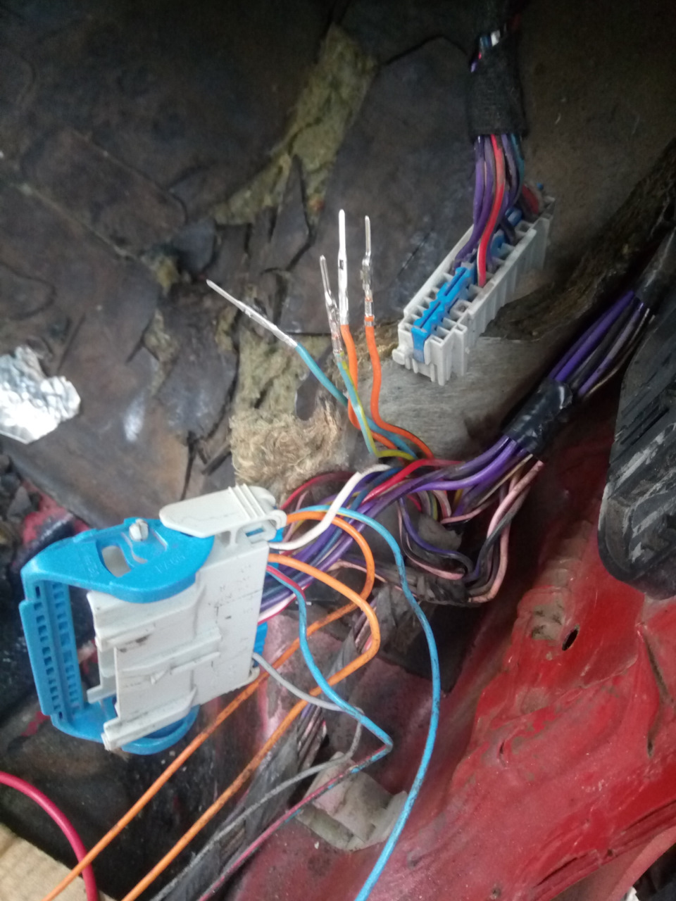 Установка штатного сабвуфера .проводка по заводу — FIAT Punto II, 1,2 л ...