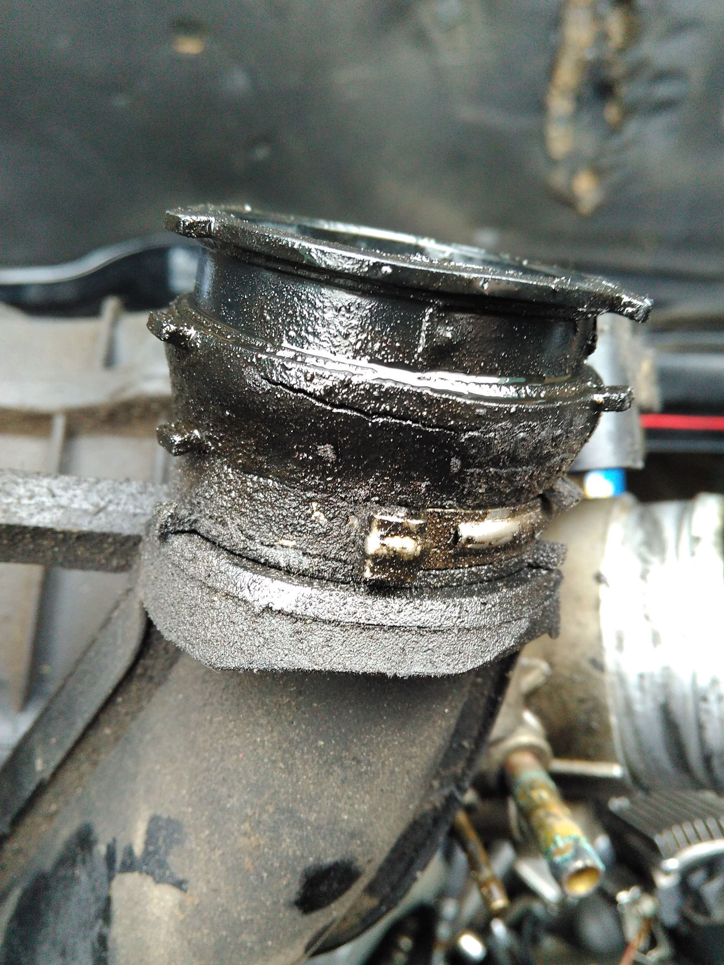 Пассат б5 подсос воздуха. Трубки вакуумные туарег 3. 8 tsi. 8т подсос воздуха. Клапан абсорбера пассат б7.