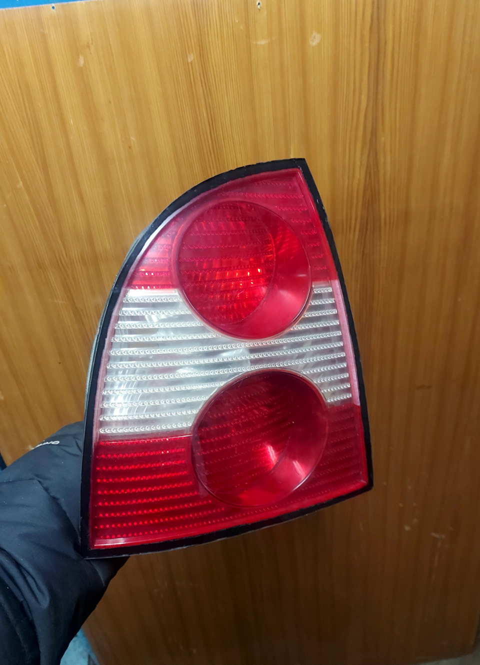 Стекла задних фонарей. Часть 2 — Volkswagen Passat B5, 1,8 л, 2003 года ...