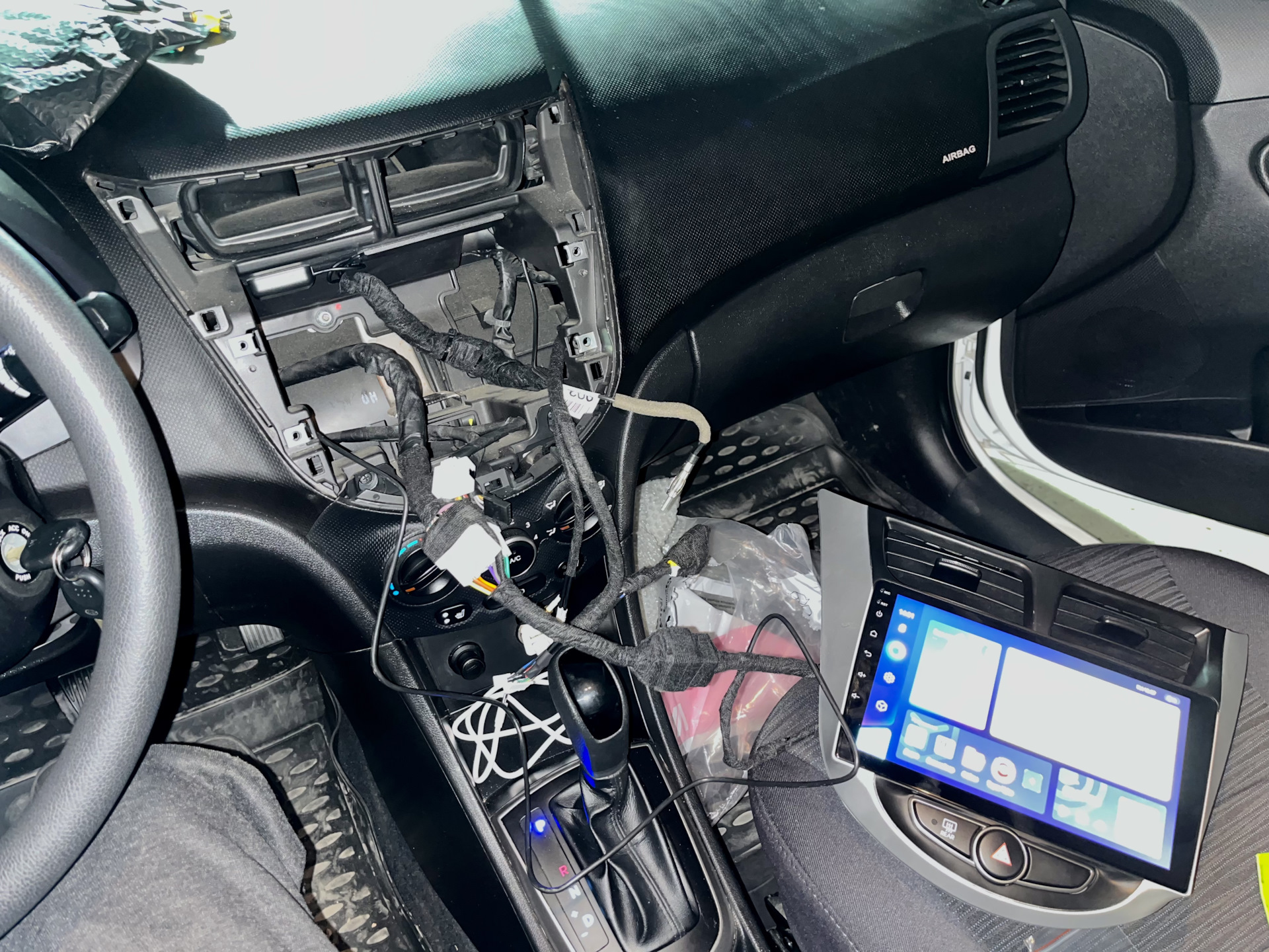 Установка Teyes CC3 + камера заднего вида Hyundai Solaris — DRIVE2